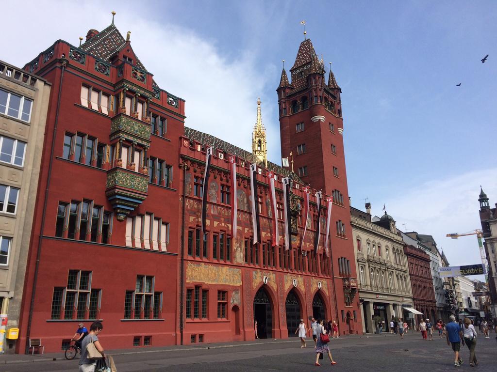 In Swiss Home - Rathaus From 1284 Historical Apartment Basel Exterior foto